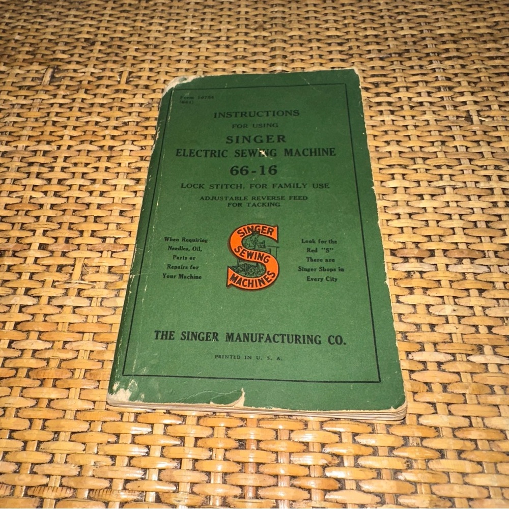 Vintage 1941 SINGER ELECTRIC SEWING MACHINE 66-16 operating booklet INSTRUCTIONS